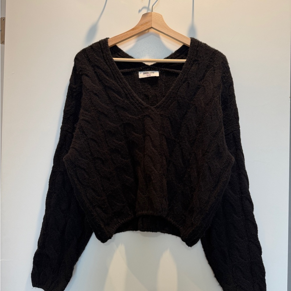 Black Cable Knit V-Neck Cropped Sweater
